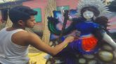 কাল সরস্বতী পূজা, টাঙ্গাইলে শেষ মুহূর্তে রং তুলিতে ব্যস্ত প্রতিমা শিল্পীরা