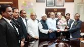 ডিসির সাথে সৌজন্য সাক্ষাৎ করলেন নবনির্বাচিত আইনজীবীরা