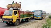 টাঙ্গাইলে মহাসড়কে বাড়ছে প‌রিবহনের সংখ্যা; গভীররাতে ১৪ কি‌লো‌মিটারে ধীরগ‌তি