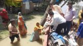 বাসাইলে বন্যায় ক্ষতিগ্রস্তদের মাঝে প্রধানমন্ত্রীর ত্রাণ বিতরণ