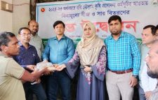 গোপালপুরে কৃষকদের মাঝে বিনামূল্যে প্রণোদনার সার ও বীজ বিতরণ